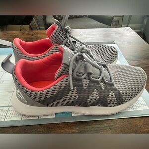 Reebok Memory Tech Sneakers. Size 9. Gently used